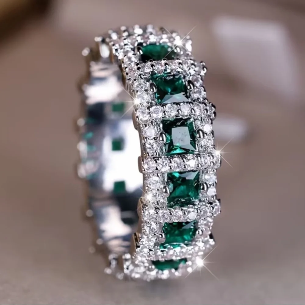 🆕 Beautiful Emerald Moissanite CZ Silver Cigar Band Ring